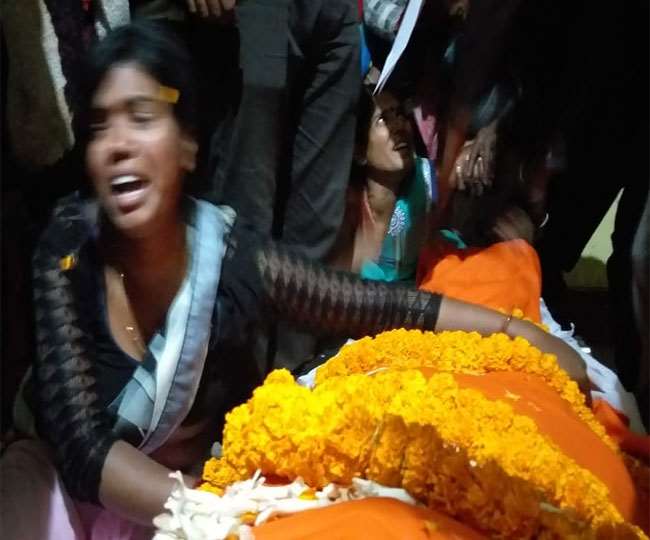 CAA Support: लोहरदगा में मारे गए नीरज की बेवा पर पुलिसिया दबाव, कहो-बाथरूम में गिरने से हुई पति की मौत