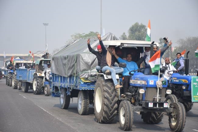 पानीपत से छह गांवों के किसान दिल्ली रवाना, गांवों से निकले ट्रैक्टर