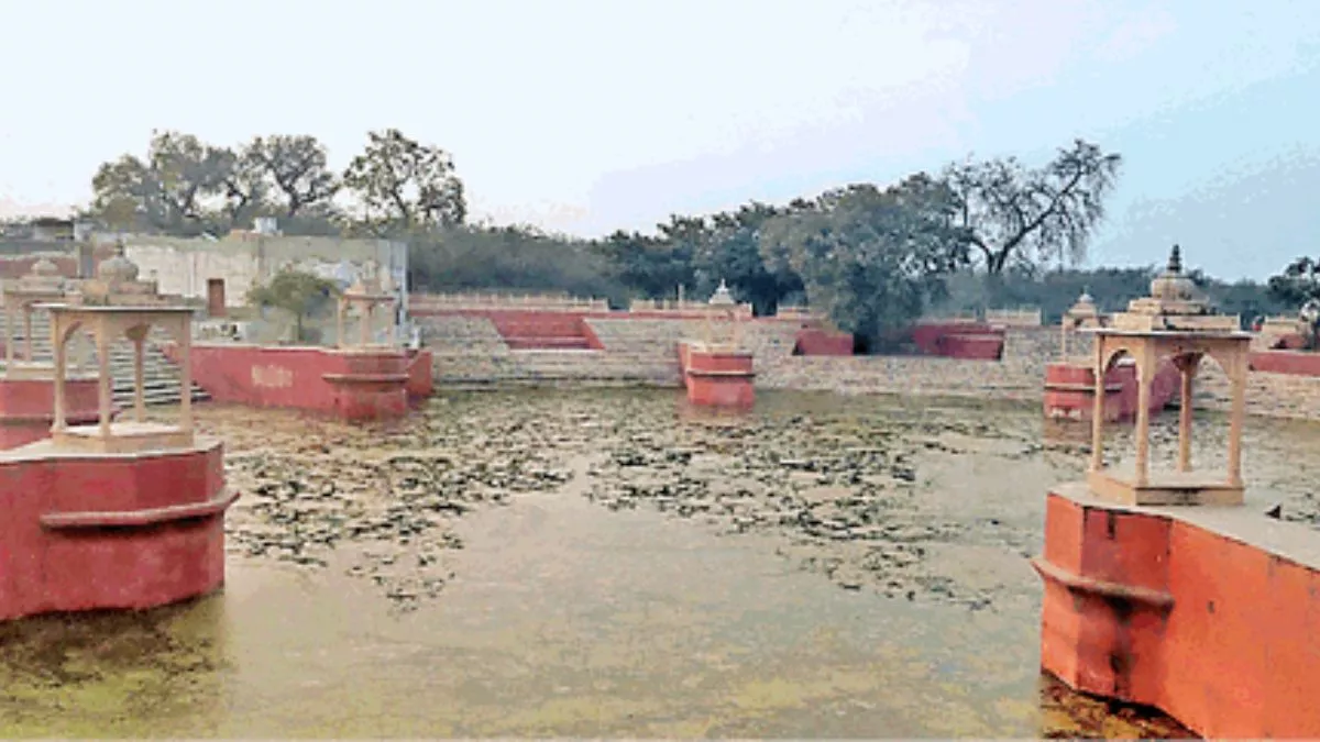 Mathura News: बरसाना क्षेत्र के गांव गाजीपुर स्थित प्राचीन प्रेम सरोवर। जागरण