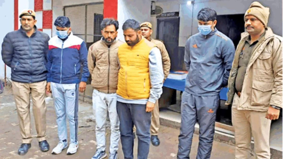 Moradabad: सिपाहियों का लुटेरा गैंग, एसएसपी के चालक ने गिरोह बनाकर मांगी 20 लाख की फिरौती, पांच किए गिरफ्तार