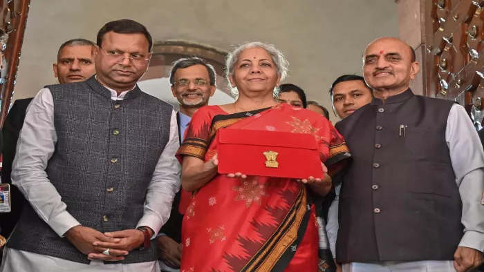 Budget 2023: वित्त मंत्री सीतारमण के वो 5 चाणक्य, जिनकी मदद से तैयार हुआ खुशियों की सौगात देने वाला बजट