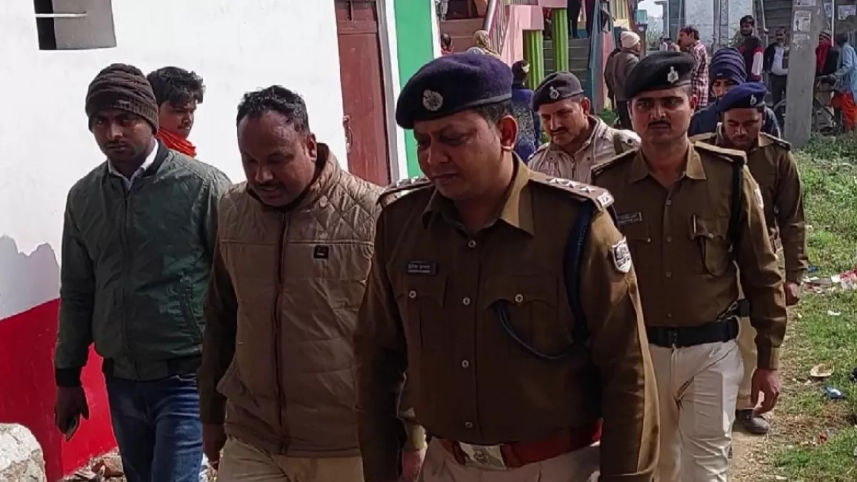 Bihar: सीतामढ़ी में रेलकर्मी के घर में 13 डकैतों ने की लूटपाट, आठ लाख के जेवर और 50 हजार नकदी लूट कर भागे