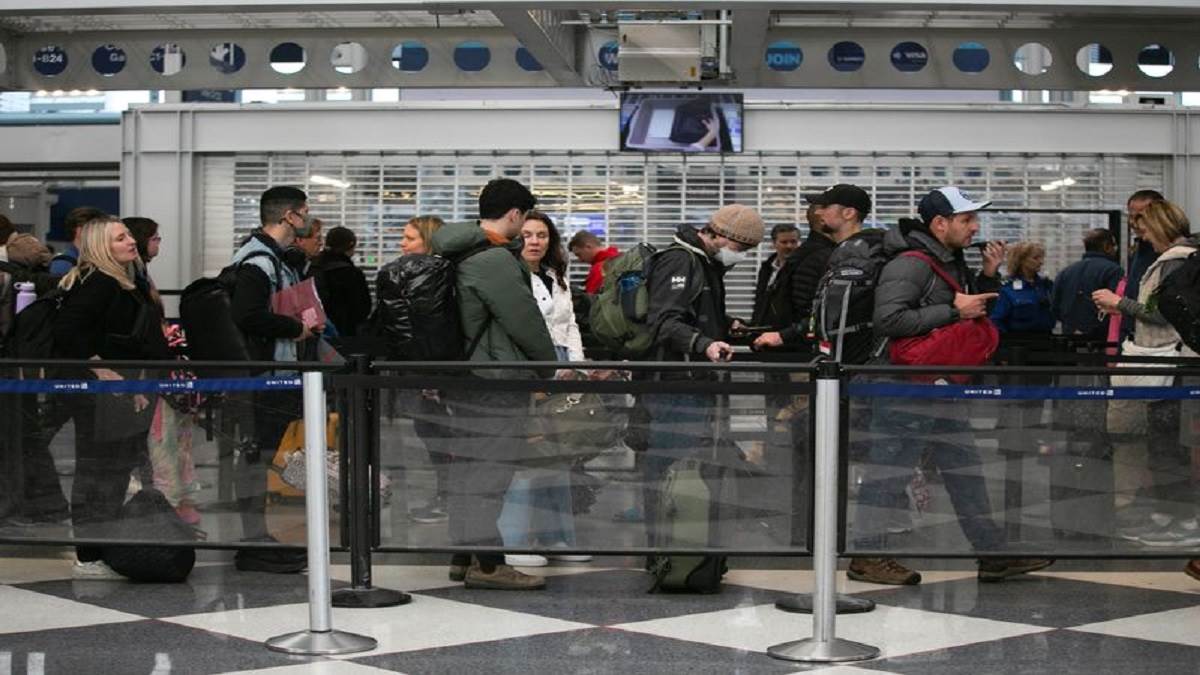 https://www.jagranimages.com/images/newimg/01022023/01_02_2023-us_flights_23316148.jpg
