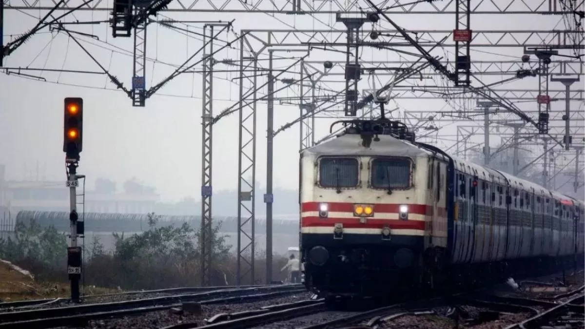 Indian Railways: महाबोधि, देहरादून शताब्दी, कालका शताब्दी सहित कई ट्रेनें देरी से चलेंगी, देखें List