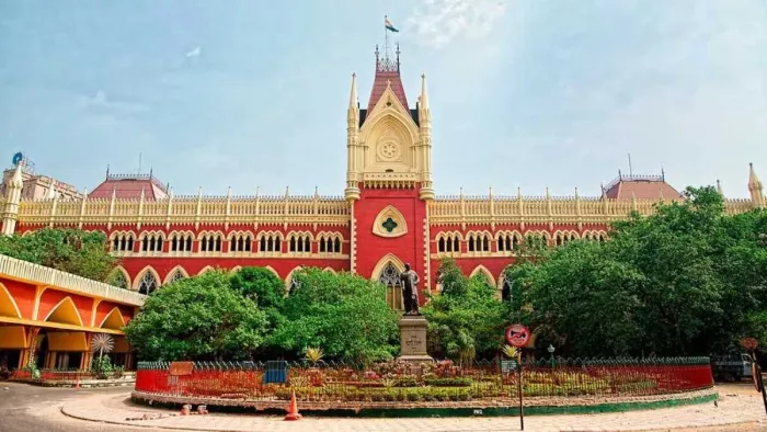 बंगाल सरकार के एक अधिकारी ने सरकारी विभागों में भ्रष्टाचार को लेकर कलकत्ता हाईकोर्ट को पत्र लिखा है।