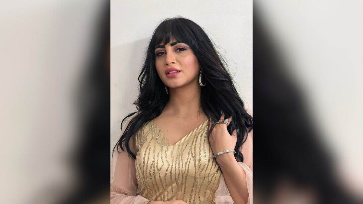https://www.jagranimages.com/images/newimg/01022025/01_02_2025-arshi_khan_23876585.jpg