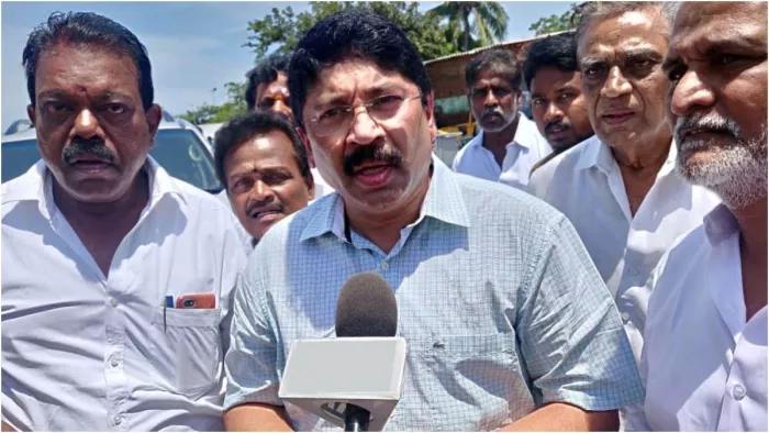 डीएमके सांसद दयानिधि मारन ने बजट को दिल्ली के वोटरों को प्रभावित करनेवाला बताया।