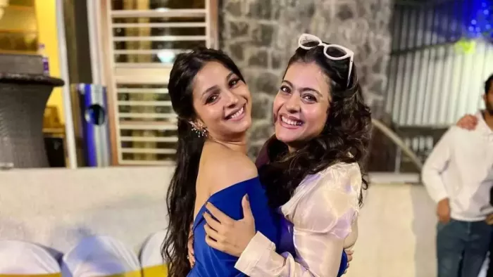 काजोल और उनकी बहन तनीषा मुखर्जी (Photo: Instagram)