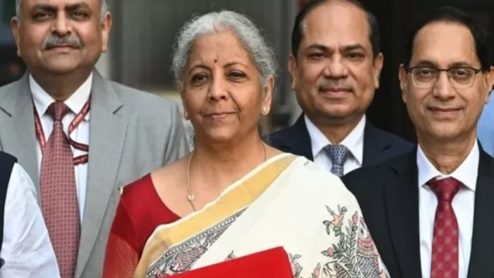 निर्मला सीतारमण हर बार कोई खास साड़ी पहनकर बजट पेश करती हैं। ( Pic Courtesy : PTI)
