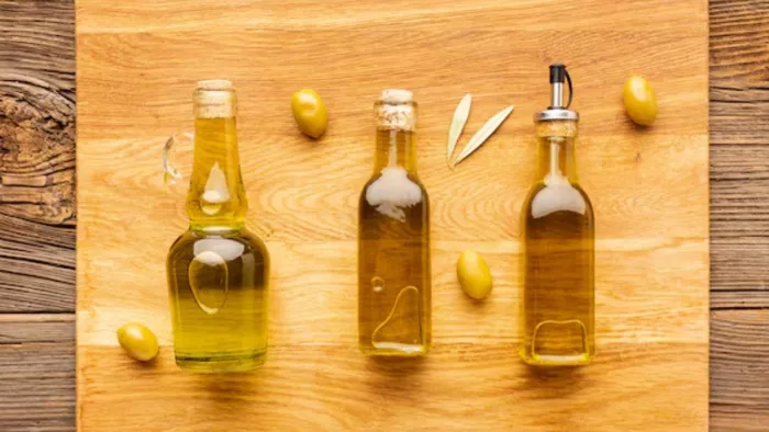 Olive Oil के सेवन से चेहर ग्लो करने लगता है। ( Pic Courtesy : Freepik)