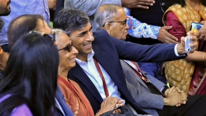 पत्नी का सेशन अटेंड करने पहुंचे थे सुनक (फोटो: पीटीआई)