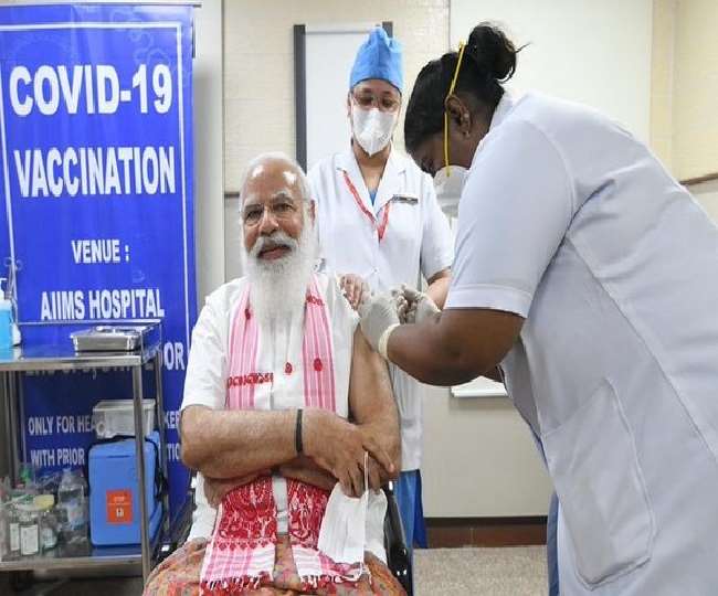 पीएम नरेंद्र मोदी का दिल्‍ली के एम्‍स में टीकाकरण