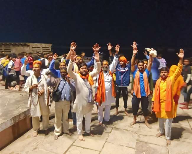महाशिवरात्रि पर बम-बम बोल रहा है काशी : शिवयोग में काशी विश्वनाथ के स्वर्णिम दरबार में आस्था की कतार, अखंड जलधार, | Deshaj Times महाशिवरात्रि पर बम-बम बोल रहा है काशी : शिवयोग में काशी विश्वनाथ के स्वर्णिम दरबार में आस्था की कतार, अखंड जलधार,