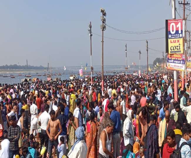 प्रयागराज में महाशिवरात्रि पर संगम स्नान करने उतरा शिवभक्तों का सैलाब, माघ मेले के अंतिम स्नान के साथ पूजन-अर्चन | Deshaj Times प्रयागराज में महाशिवरात्रि पर संगम स्नान करने उतरा शिवभक्तों का सैलाब, माघ मेले के अंतिम स्नान के साथ पूजन-अर्चन