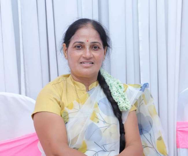 https://www.jagranimages.com/images/newimg/01032022/01_03_2022-punam_verma_yoga_22506788.jpg