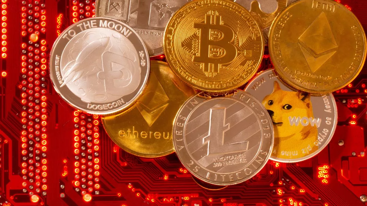 Crypto Price Today: नहीं थम रही क्रिप्टो बाजार की हलचल; Bitcoin में मामूली तेजी, चेक करें बाकी टोकन के रेट