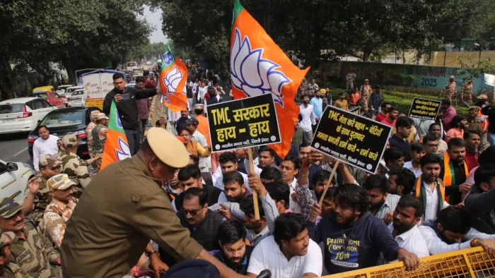 संदेशखाली विवाद पर ममता सरकार के खिलाफ भाजपा का दिल्ली में प्रदर्शन