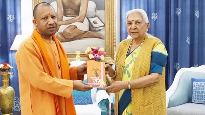मुख्यमंत्री योगी आदित्यनाथ ने राज्यपाल आनंदी बेन पटेल से की मुलाकात।