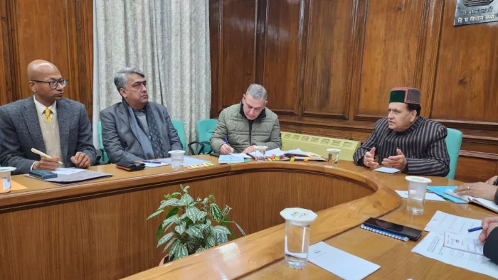 विधानसभा अध्यक्ष कुलदीप सिंह पठानिया ने अधिकारियों की ली समीक्षा बैठक
