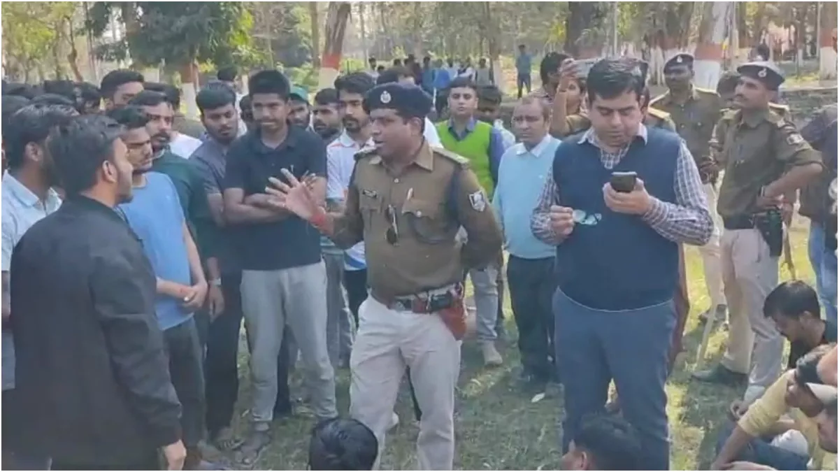 Motihari News: इंजीनियरिंग कॉलेज में विरोध प्रदर्शन कर रहे विद्यार्थियों पर लाठीचार्ज, दो हिरासत में
