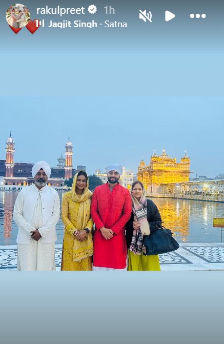 शादी के बाद Rakul Preet और जैकी भगनानी ने गोल्डन टेम्पल में टेका मत्था,  न्यूली मैरिड कपल की फोटोज आईं सामने - Rakul Preet Singh and Jackky Bhagnani  visits Golden Temple in