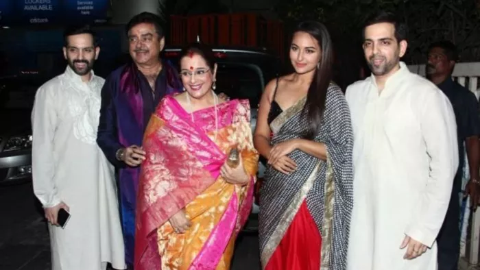 सोनाक्षी सिन्हा अपने परिवार के साथ (Photo: Instagram)