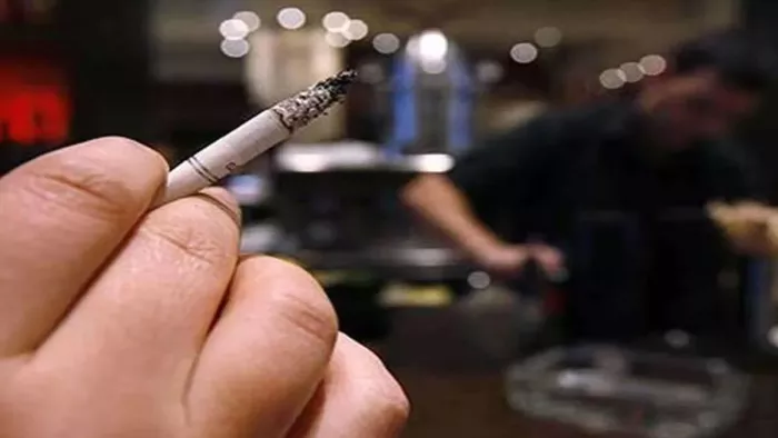 Alcohol and Cigarette Addiction: नशा गला रहा युवाओं के कुल्हे की हड्डी, बढ़ रहा जोड़ो में दर्द. Concept Photo