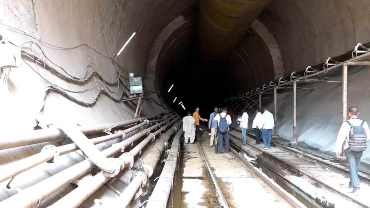 https://www.jagranimages.com/images/newimg/01032025/01_03_2025-tunnel_23892782.jpg