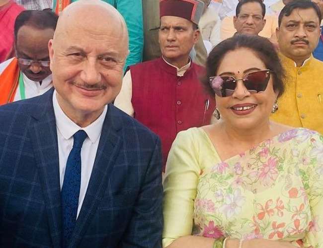 https://www.jagranimages.com/images/newimg/01042021/01_04_2021-anupam_kirron_21516271_12540493.jpg