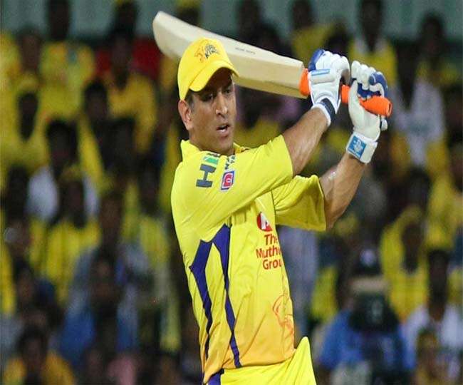 IPL में अब तक धौनी ने आरसीबी के खिलाफ सबसे ज्यादा छक्के लगाए हैं (एपी फोटो)