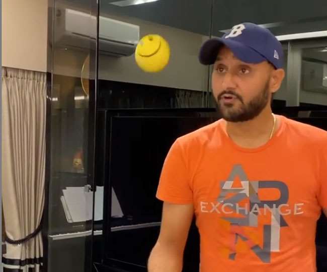 हरभजन सिंह पिछले साल आइपीएल नहीं खेले थे।