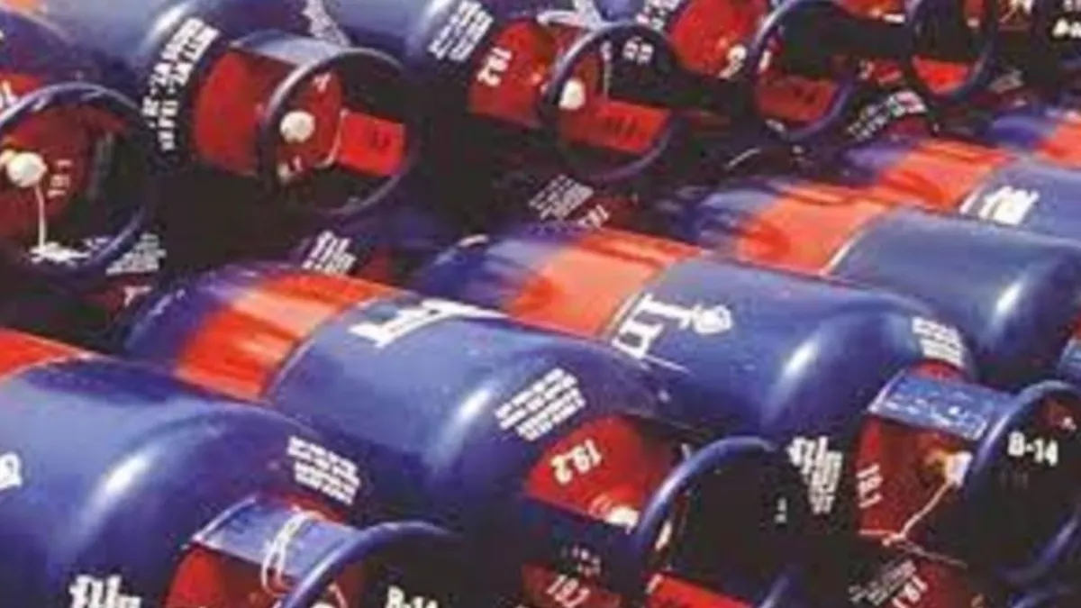LPG Cylinder Price: दिल्ली में सस्ता हुआ कमर्शियल एलपीजी सिलेंडर, जानिए कितने घटे दाम