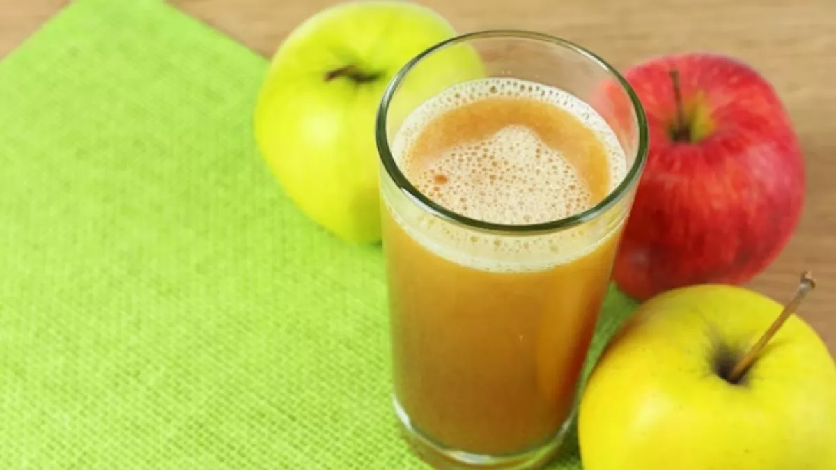 Apple Juice: रोजाना सेब का रस पीने से मिलेंगे ये फायदे, लेकिन साथ में बरतनी होंगी कुछ सावधानियां