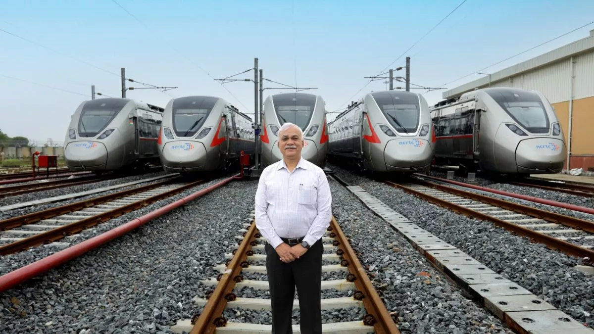 रैपिड ट्रेन में सफर कर बोले मुख्य सचिव - वाह कब पहुंच गए पता ही नहीं चला, स्टेशन का भी किया निरीक्षण
