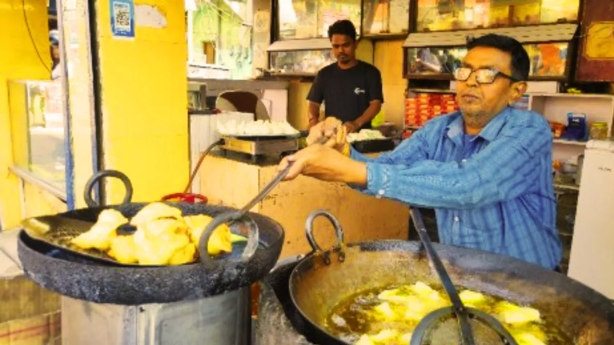 Gorakhpur Famous Food: लाजवाब है बक्शीपुर चौराहे की पूड़ी-सब्जी और जलेबी, स्वाद ऐसा की चाटते रह जाएंगे अंगुली