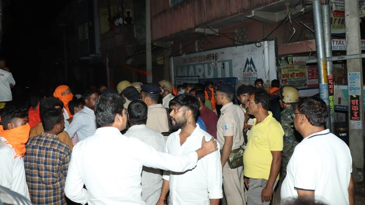 बिहार-बंगाल के बाद झारखंड पहुंची हिंसा, जमशेदपुर में रामनवमी जुलूस पर हुआ पथराव, 5 घायल- Violence reaches Jharkhand after Bihar-Bengal, stone pelting on Ram Navami procession in Jamshedpur, 5 injured