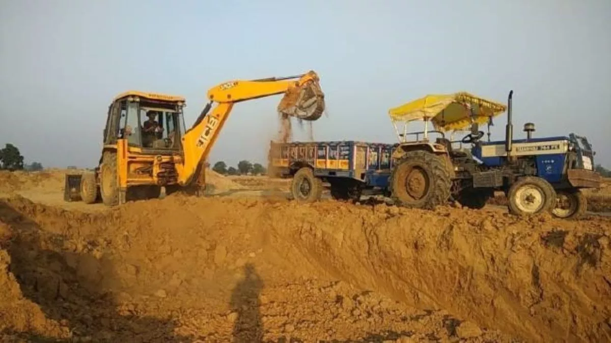 Faridabad: रात के समय बड़े स्तर पर हो रहा मिट्टी का अवैध खनन, माफिया के सामने फेल हुई टास्क फोर्स