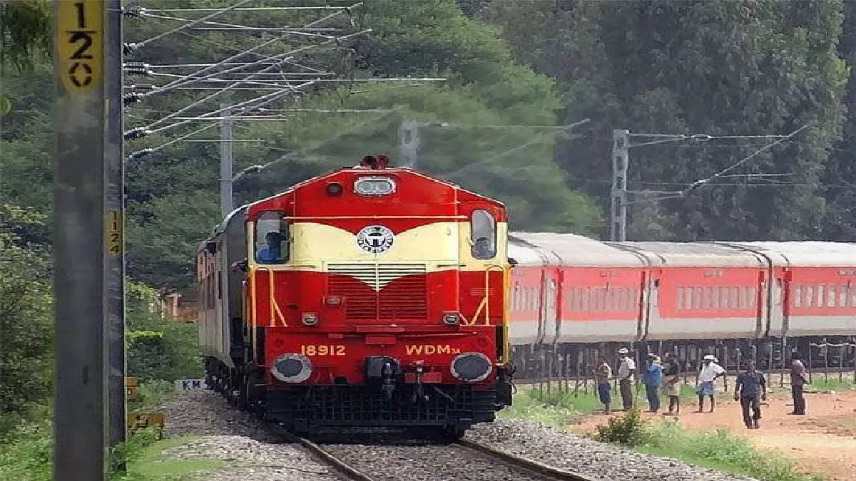 Railway News: दोहरीघाट-इंदारा रेल लाइन पर 90 की रफ्तार से दौड़ी CRS की ट्रेन, जल्द शुरू होगा ट्रेनों का संचालन