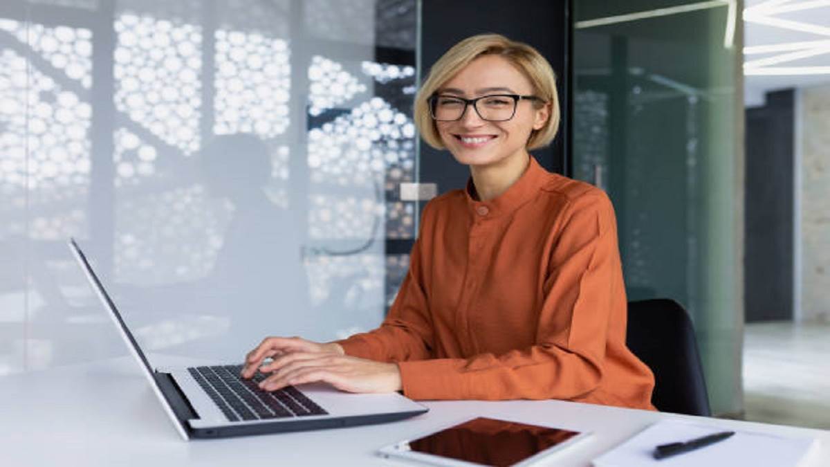 अप्रैल फूल नहीं, अमेज़न ऑफर्स की डील्स है, जहां Best Laptop For Coding And Programming पर सीधा 32 प्रतिशत की छूट मिल रही