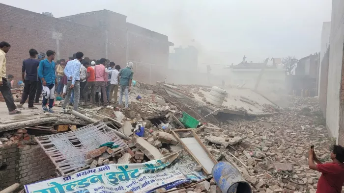 आतिशबाजी के गोदाम में जोरदार विस्फोट, धराशायी हुआ मकान