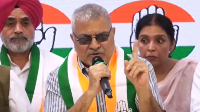 आम आदमी पार्टी के पूर्व सांसद डॉ धर्मवीर गांधी ने थामा कांग्रेस का हाथ।