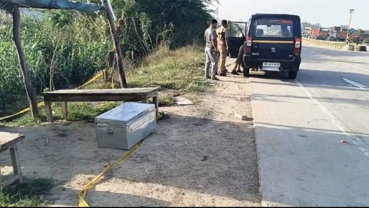 UP Crime News: वाराणसी-गोरखपुर फोरलेन के किनारे बंद बक्से में मिली महिला की लाश, जांच में जुटी पुल‍िस