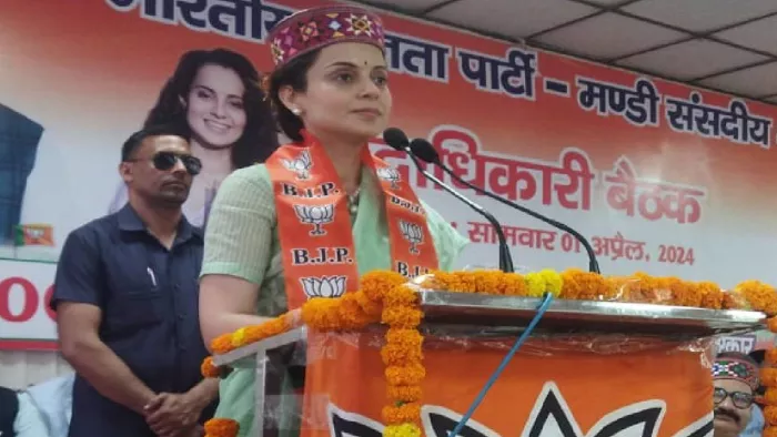 Himachal News: कांग्रेस ने बहन-बेटियों का किया चीरहरण-मंडी रैली में गरजीं कंगना।