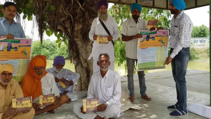 युवाओं को पिछले आठ वर्षों से जागरूक करते अध्यापक मोती कोट बख्तू