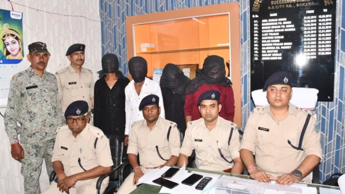 बड़ी घटना को अंजाम देने की फिराक में थे चार युवक, पुलिस को लगी भनक... तो पहुंच गए जेल