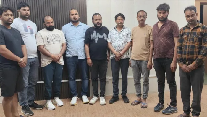 पुलिस द्वारा गिरफ्तार किए गए आरोपित। फोटो- पुलिस