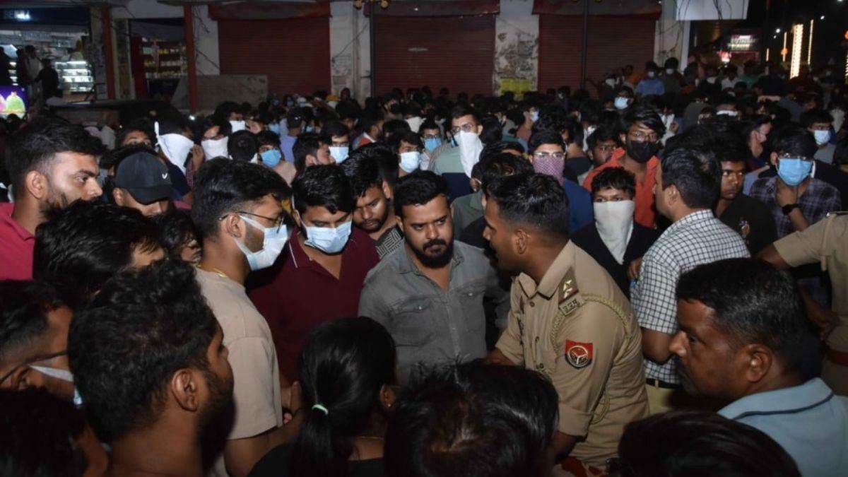 prayagraj iiit students protest at chowk 20 demands did not fulfil police applied force