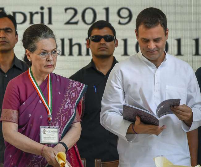 कांग्रेस नेता राहुल गांधी ने शनिवार को कोरोना मरीजों के लिए चिकित्सा परामर्श हेल्पलाइन 'हेलो डॉक्टर' शुरू की।