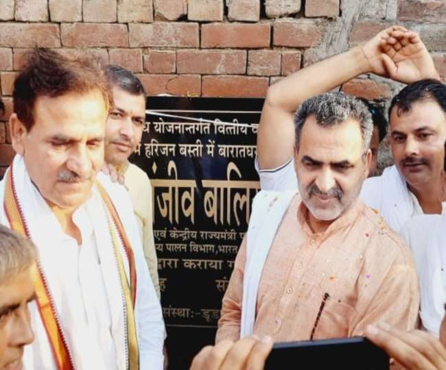 डा. संजीव बालियान ने सिसौली के वाल्मीकि मोहल्ले में बरात घर का शिलान्यास किया