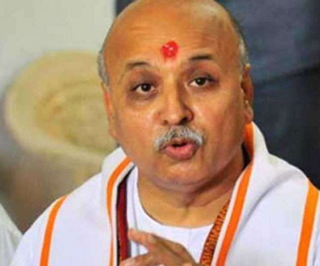 pravin togadia blamed the central and state government for the rising inflation in country